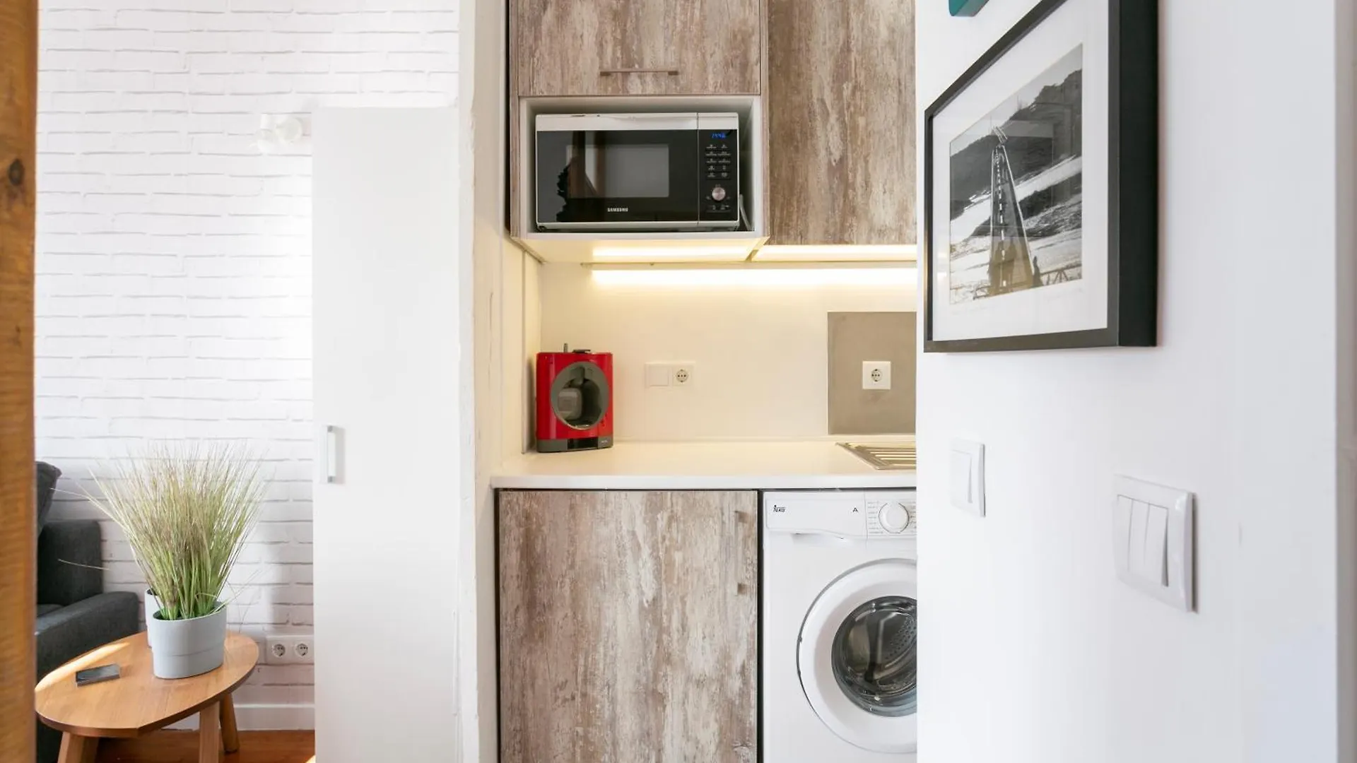 Cozy 1Bdr Penthouse With Balcony! Apartment Lisbon