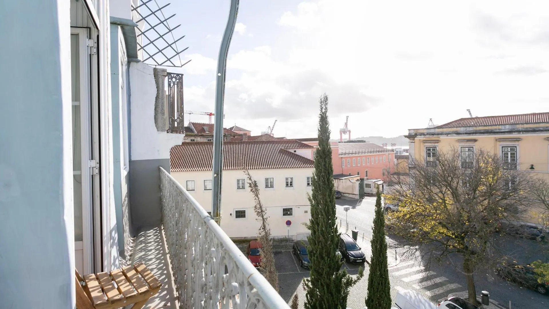 Cozy 1Bdr Penthouse With Balcony! Apartment Lisbon Portugal