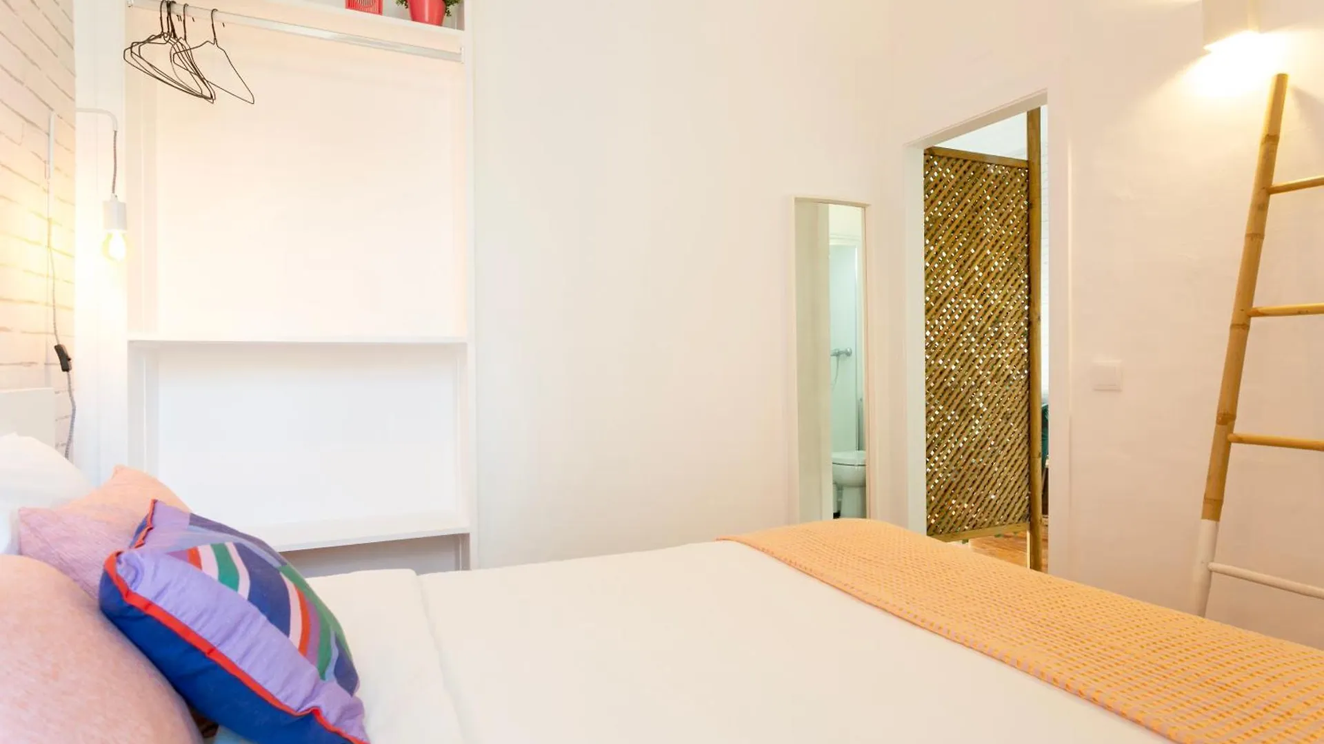 Cozy 1Bdr Penthouse With Balcony! Apartment Lisbon