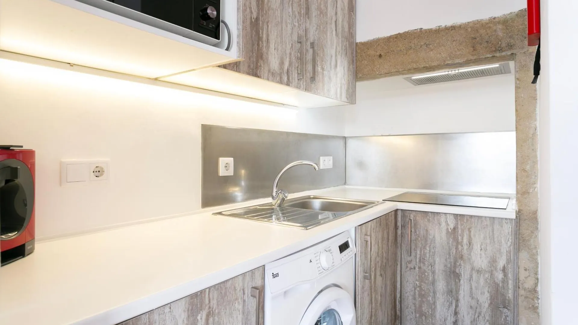Cozy 1Bdr Penthouse With Balcony! Apartment Lisbon