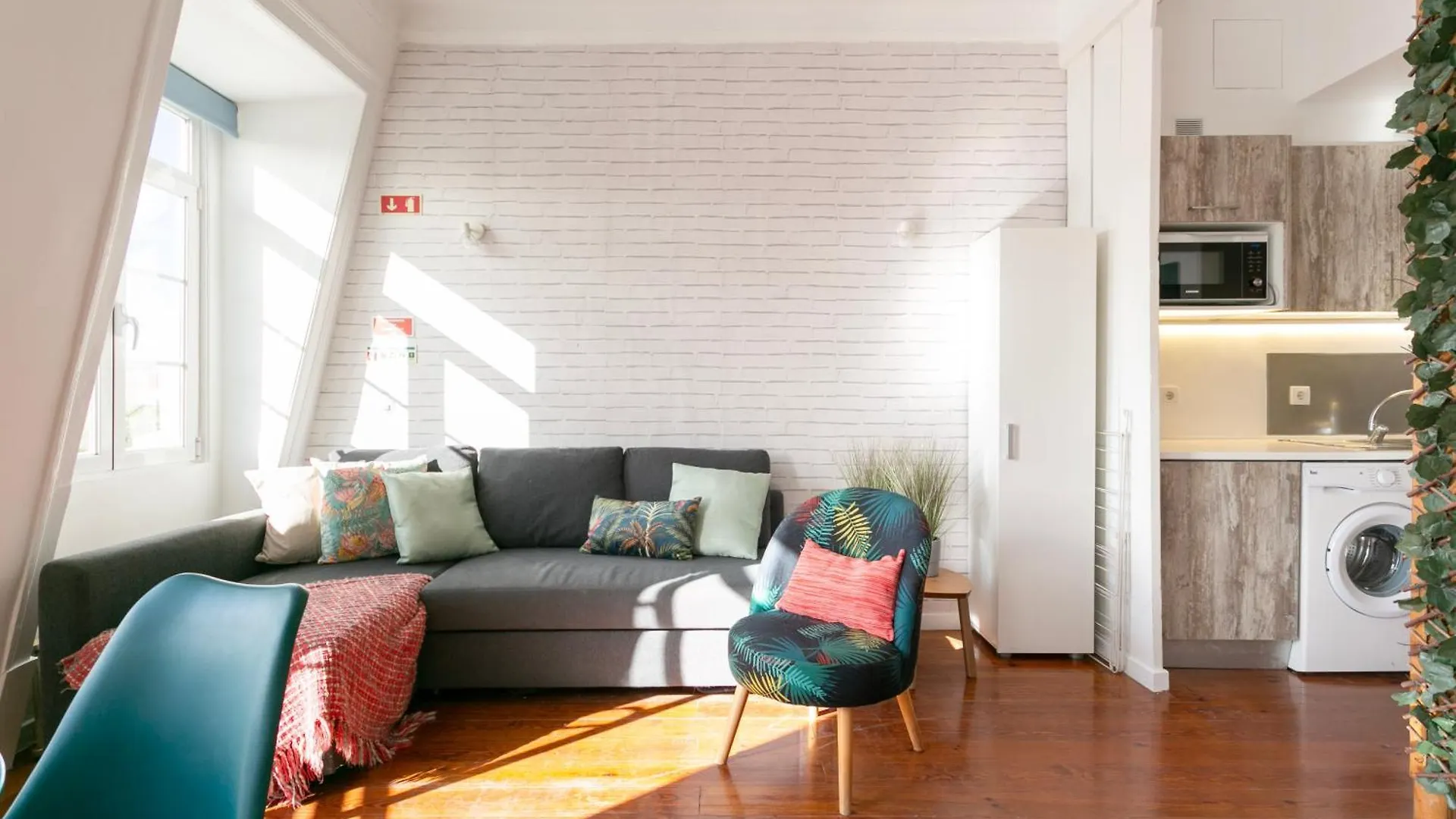 Cozy 1Bdr Penthouse With Balcony! Apartment Lisbon 0*,  Portugal