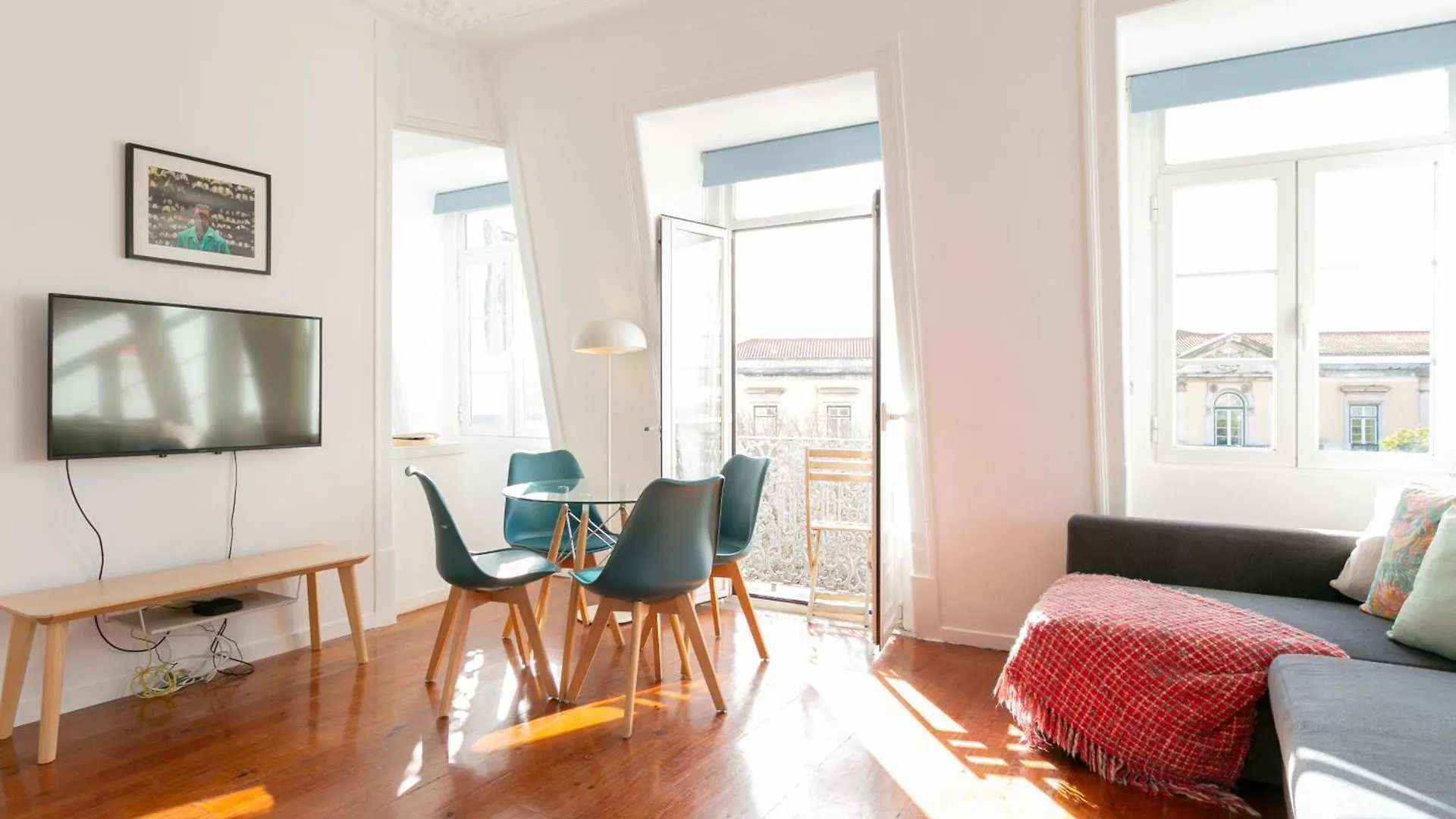 Cozy 1Bdr Penthouse With Balcony! Apartment Lisbon Portugal