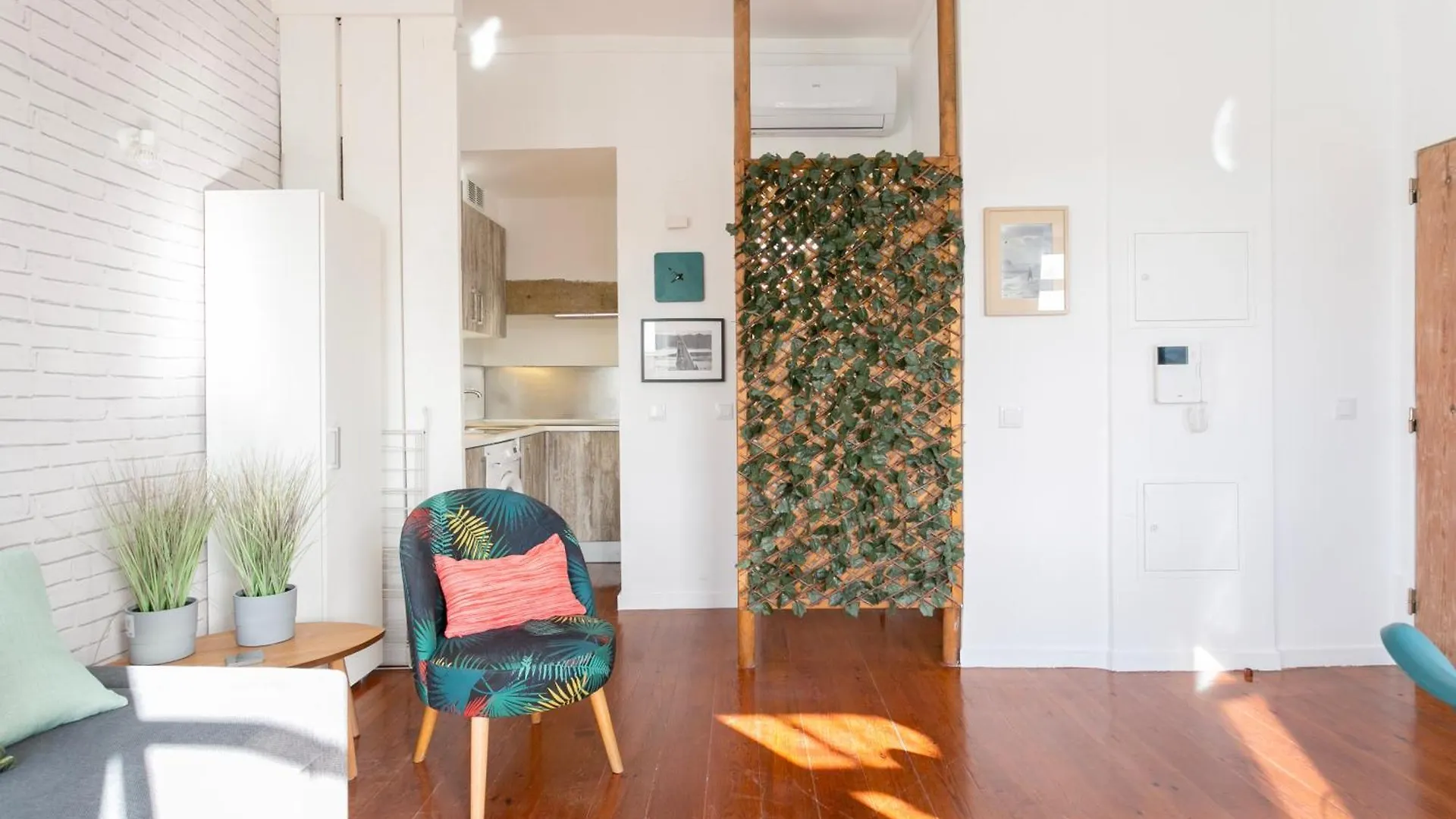 Cozy 1Bdr Penthouse With Balcony! Apartment Lisbon Portugal